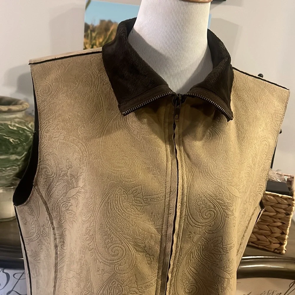 CHICO’S FAUX SUEDE AND FUR ZIP FRONT PAISLEY VEST TAN AND BROWN SIZE 2 MEDIUM